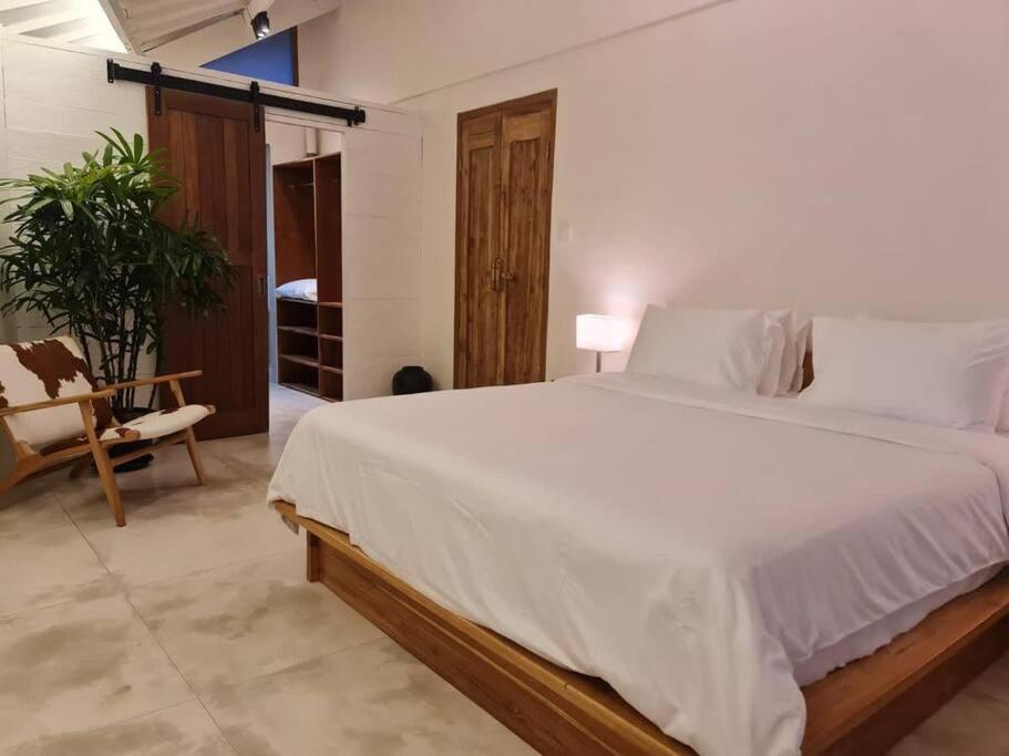 Savvy Villa, A Tranquil Oasis & Walk To The *