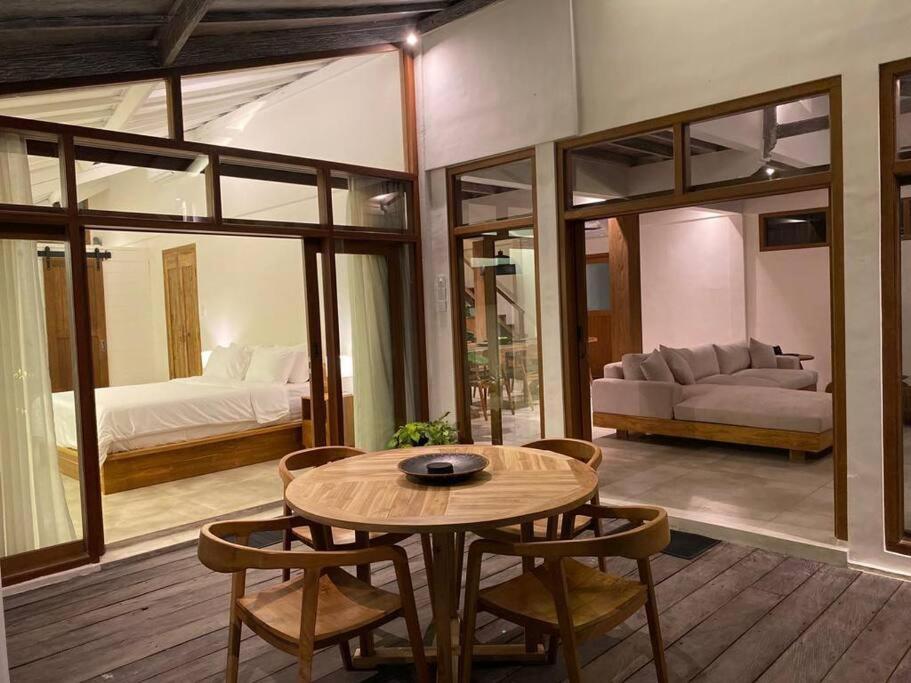 Savvy Villa, A Tranquil Oasis & Walk To The * Seminyak (Bali)